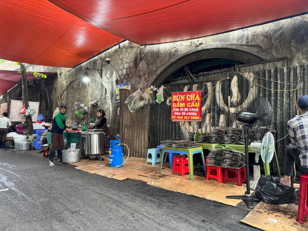 Quán phở mặn Gầm Cầu